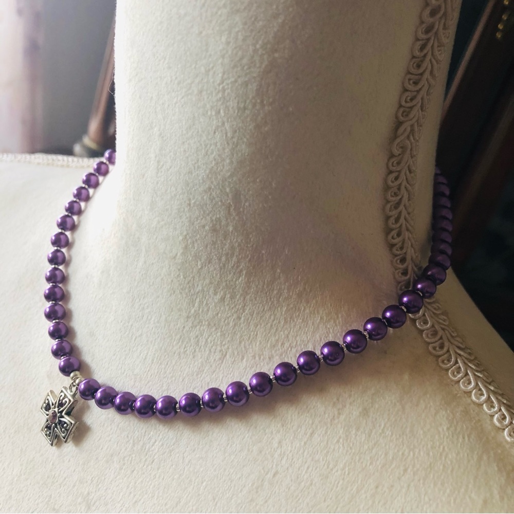 Handcrafted repurpose stone Maltese cross pendant Czech glass Pearl necklace - Picture 4 of 10